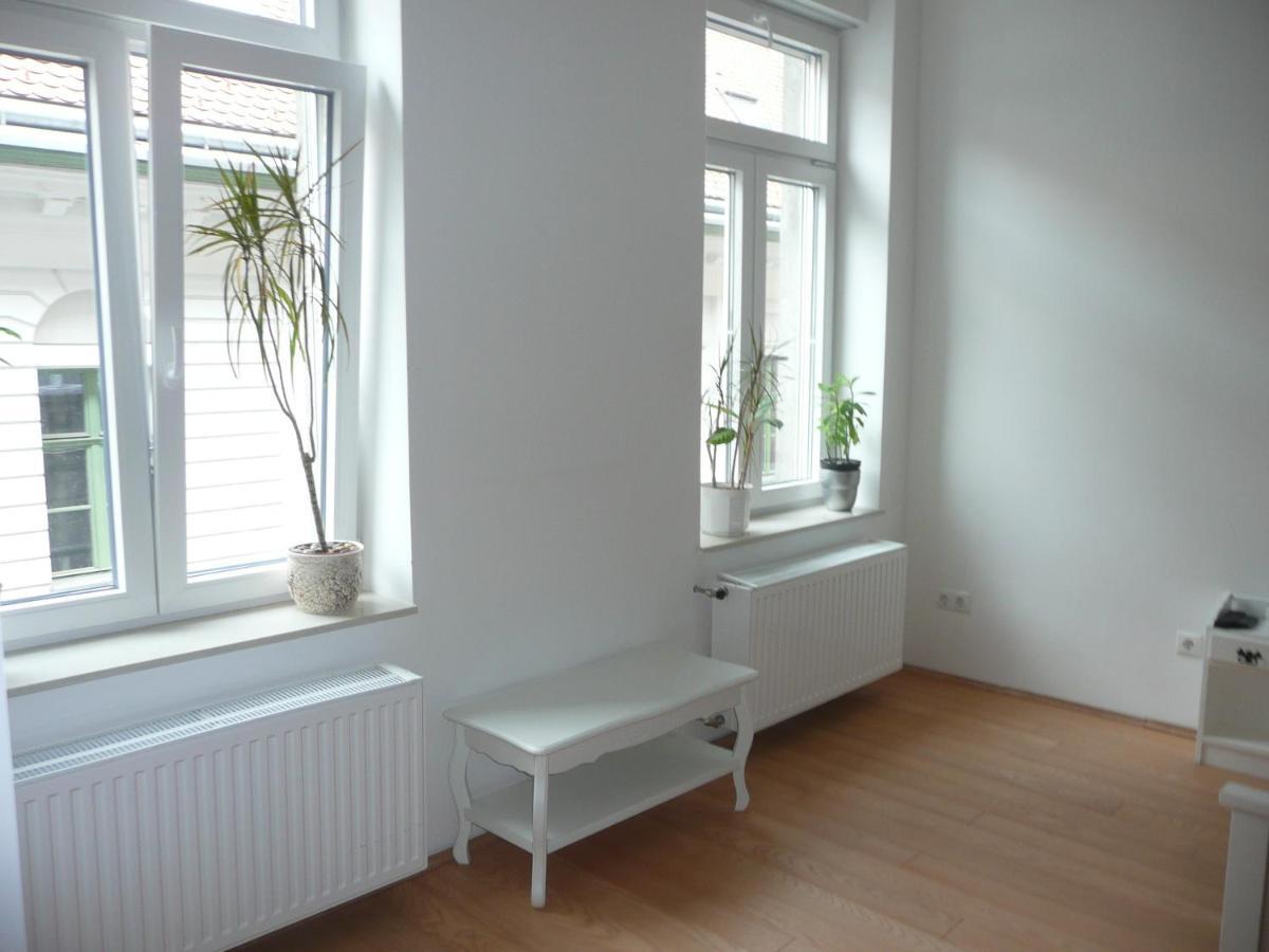 Modern City Center Location: Party, Sightsee, Rest Appartement Boedapest Buitenkant foto